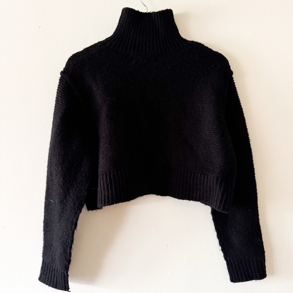 Elodie‎ Black Cropped Turtleneck Sweater Size Small